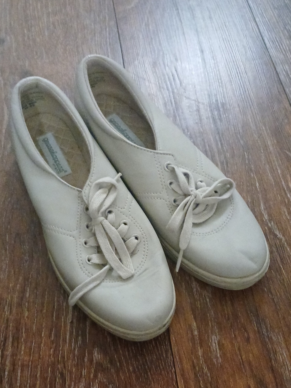 Grasshoppers Women's Cream Lace-Up Sneakers